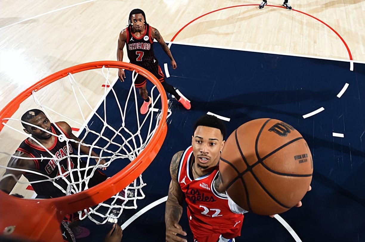 500彩票网官方-又一次扮演了超级第六人的角色，侧翼新星真的在快船站稳脚跟了？