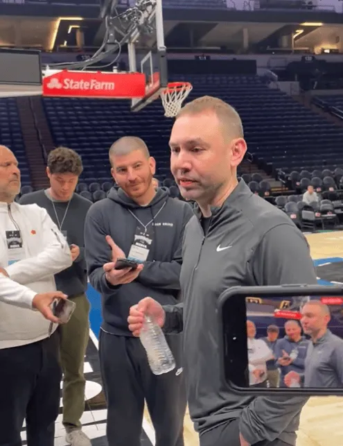 500万彩票网-阿德尔曼：戈登伤情没有新消息，他今天参加了一些走位训练