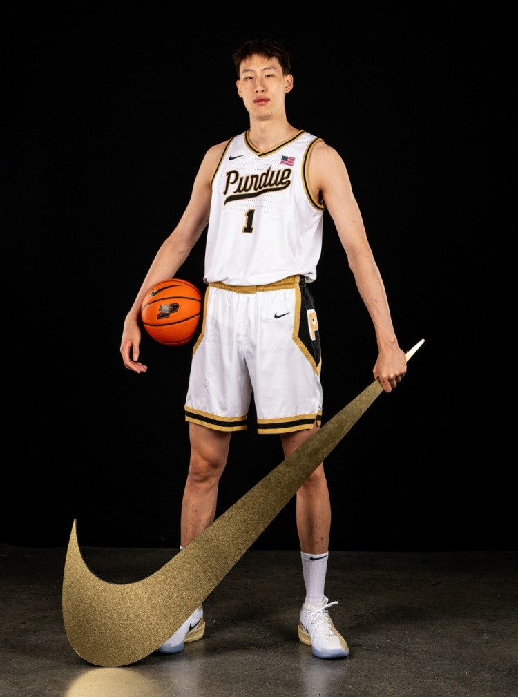 500万彩票网-郇斯楠：关注普渡大学同位置球员的表现 把他们当作参照&amp;竞争对象